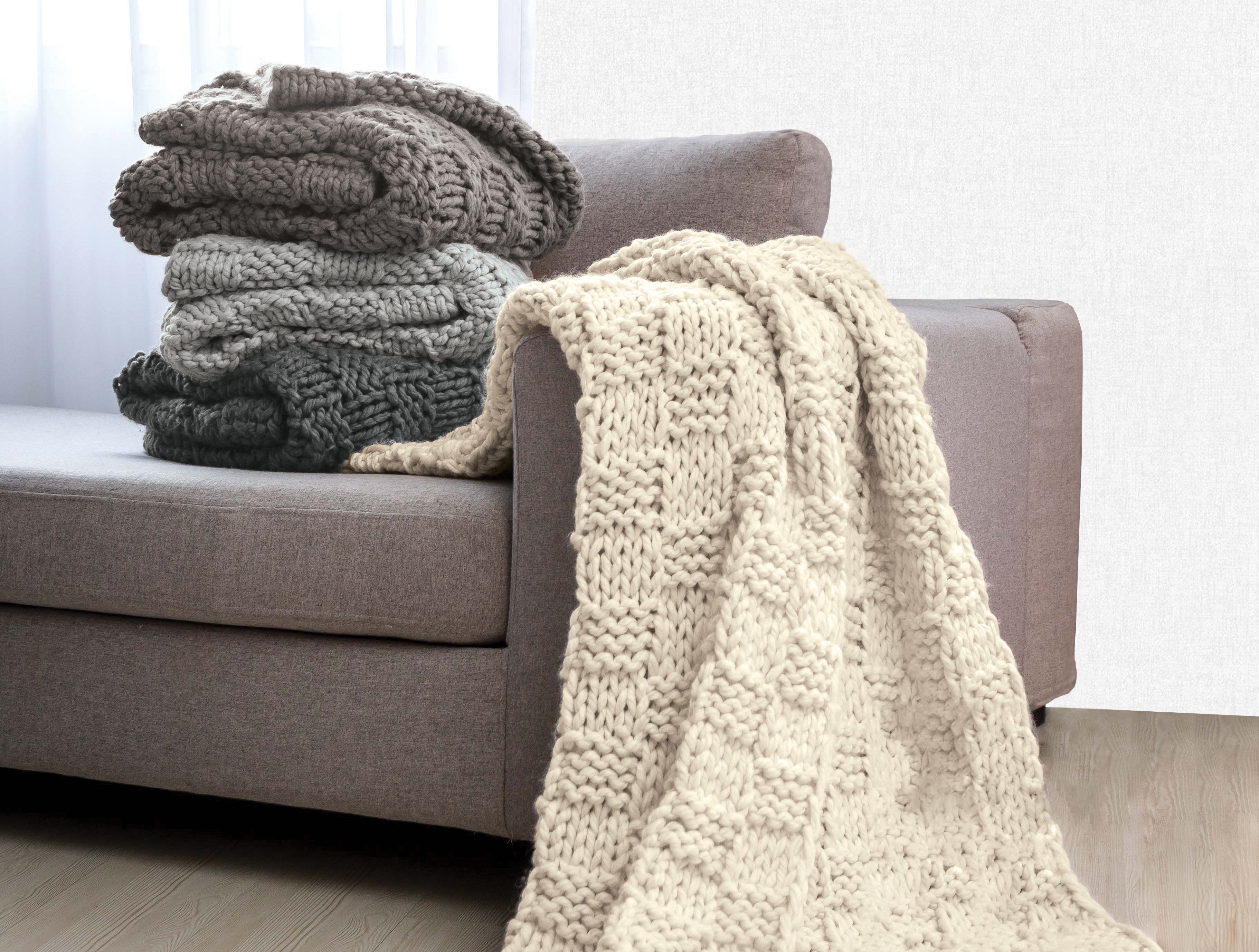 Let's Get Cozy - Bold, Functional Style of Throw Blankets - Ecletticos