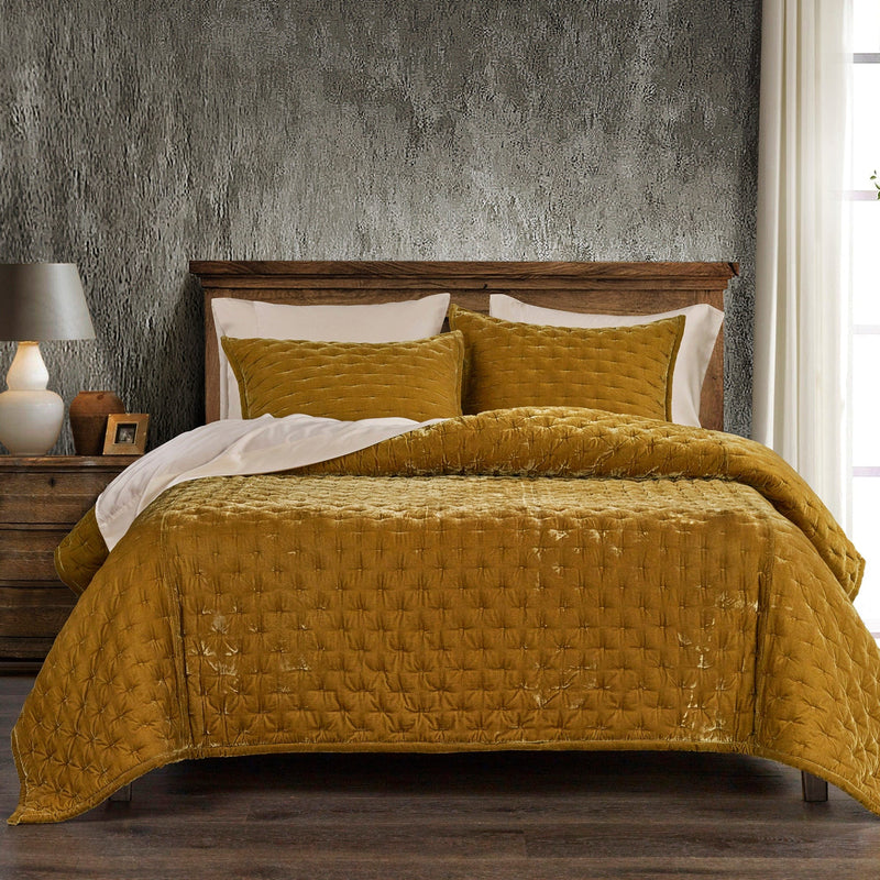 Stella Faux Silk Velvet Quilt Quilt Set / Queen / Saffron Quilt